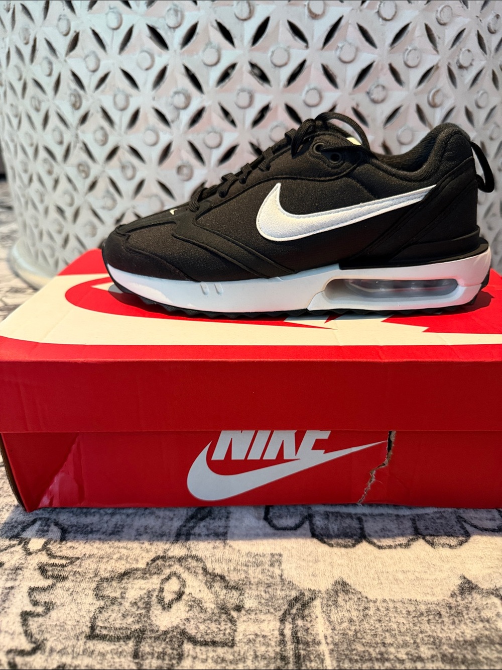Nike Black/White Women’s Air-Max Dawn